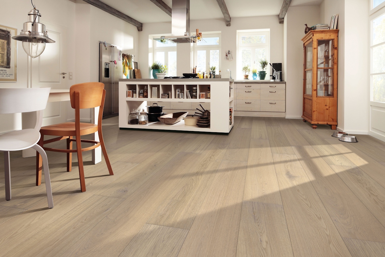 8530 Lindura HD300 mattlackiert Ambiente R01