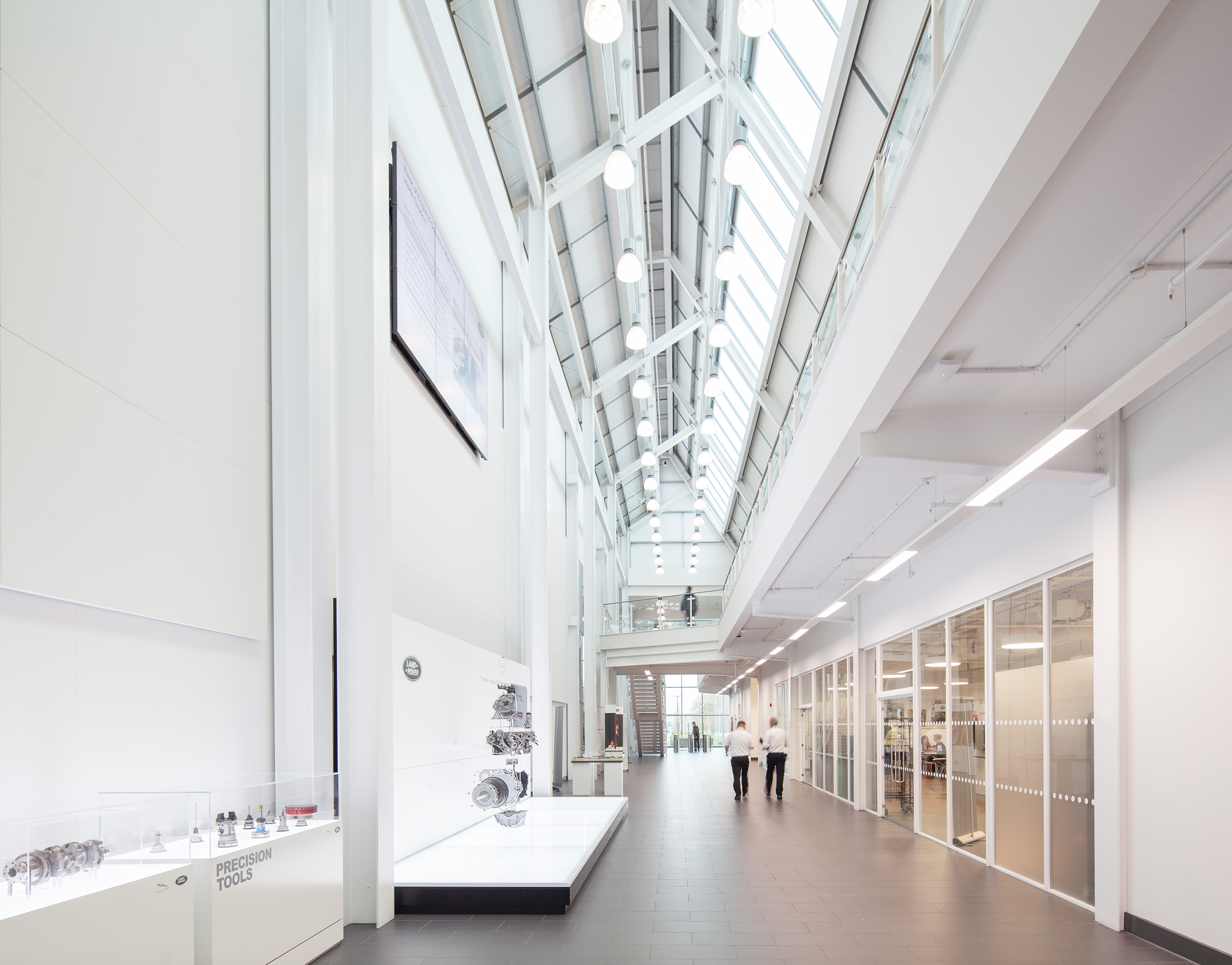 Jaguar Land Rover En 1699 Simon Kennedy  Press Image 3