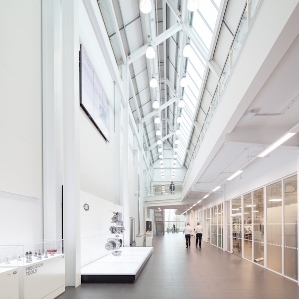 Jaguar Land Rover En 1699 Simon Kennedy  Press Image 3