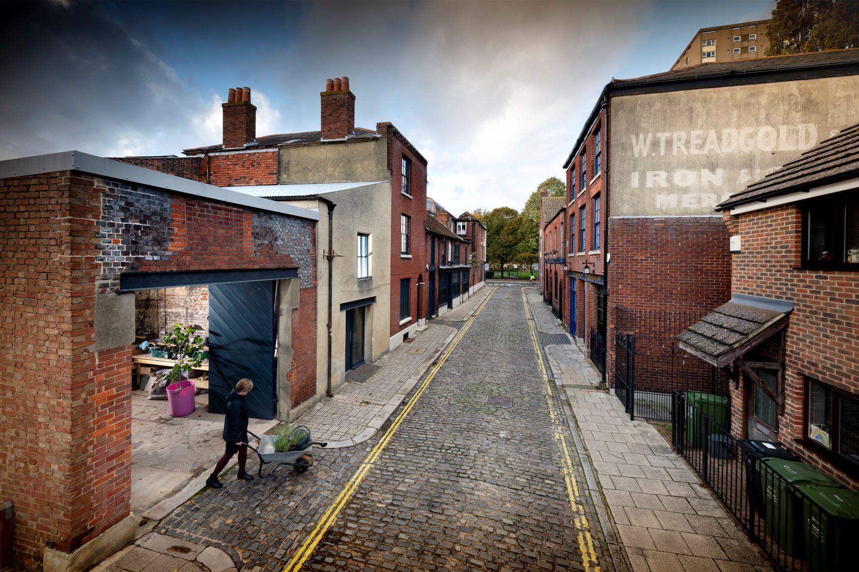 Treadgolds 4592 Peter Langdown PRESSIMAGE 3