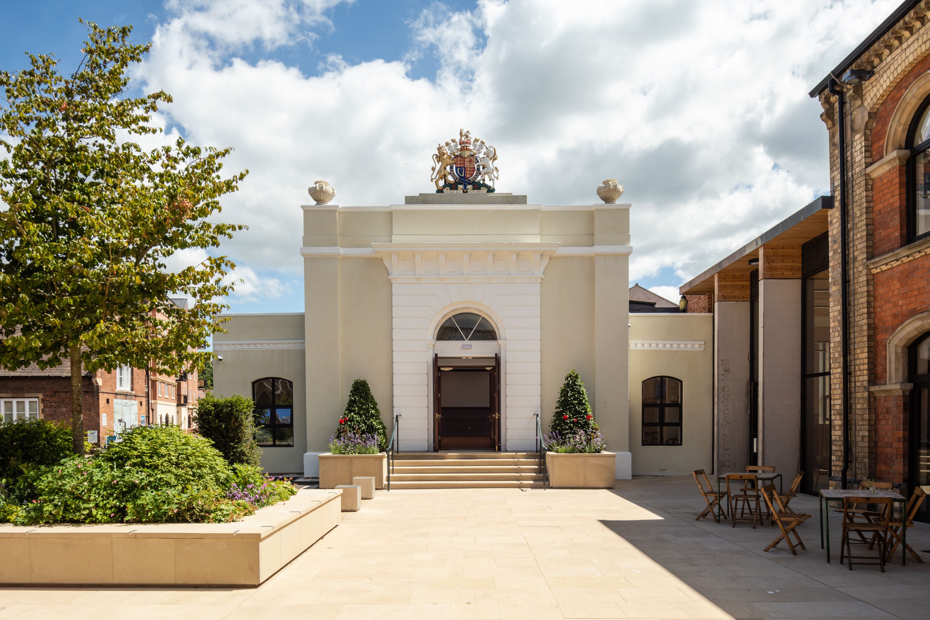 Worcester Royal Porcelain Works Worcester KKE Adam Hoskins USE