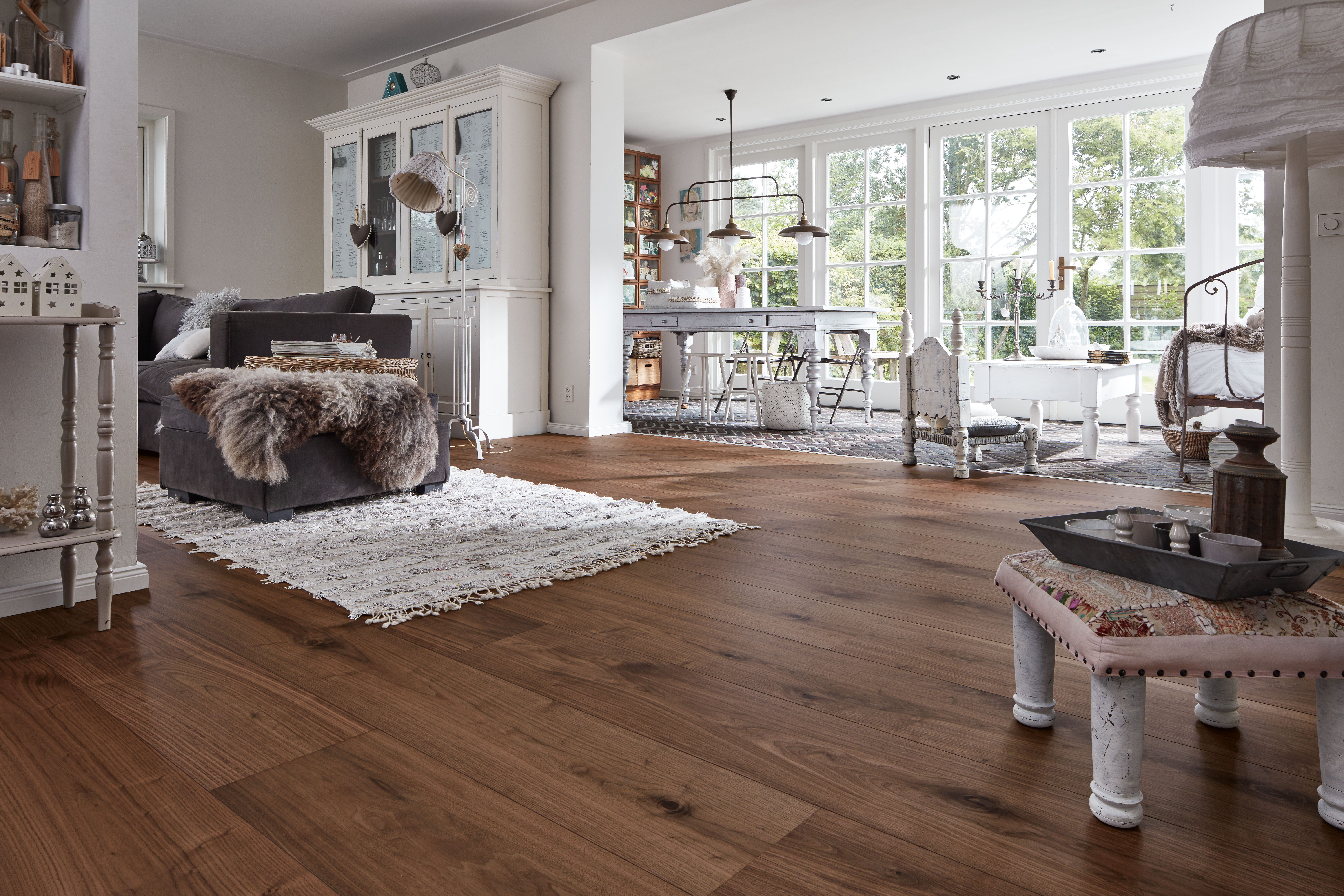 8523 Lindura HD American Walnut 3