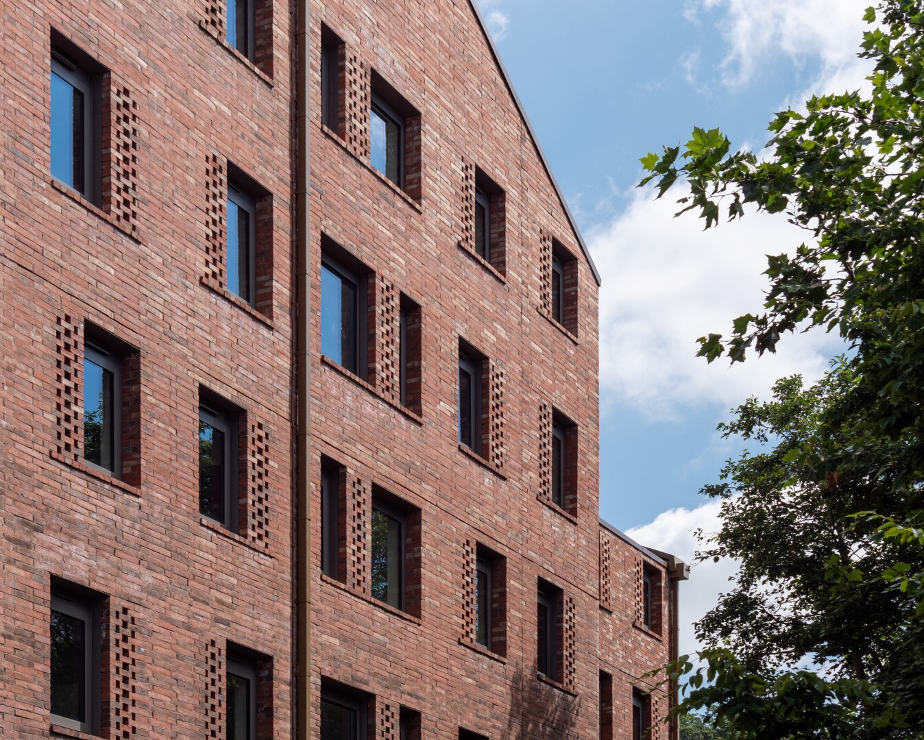 Aquilla Court Bath 1 Large