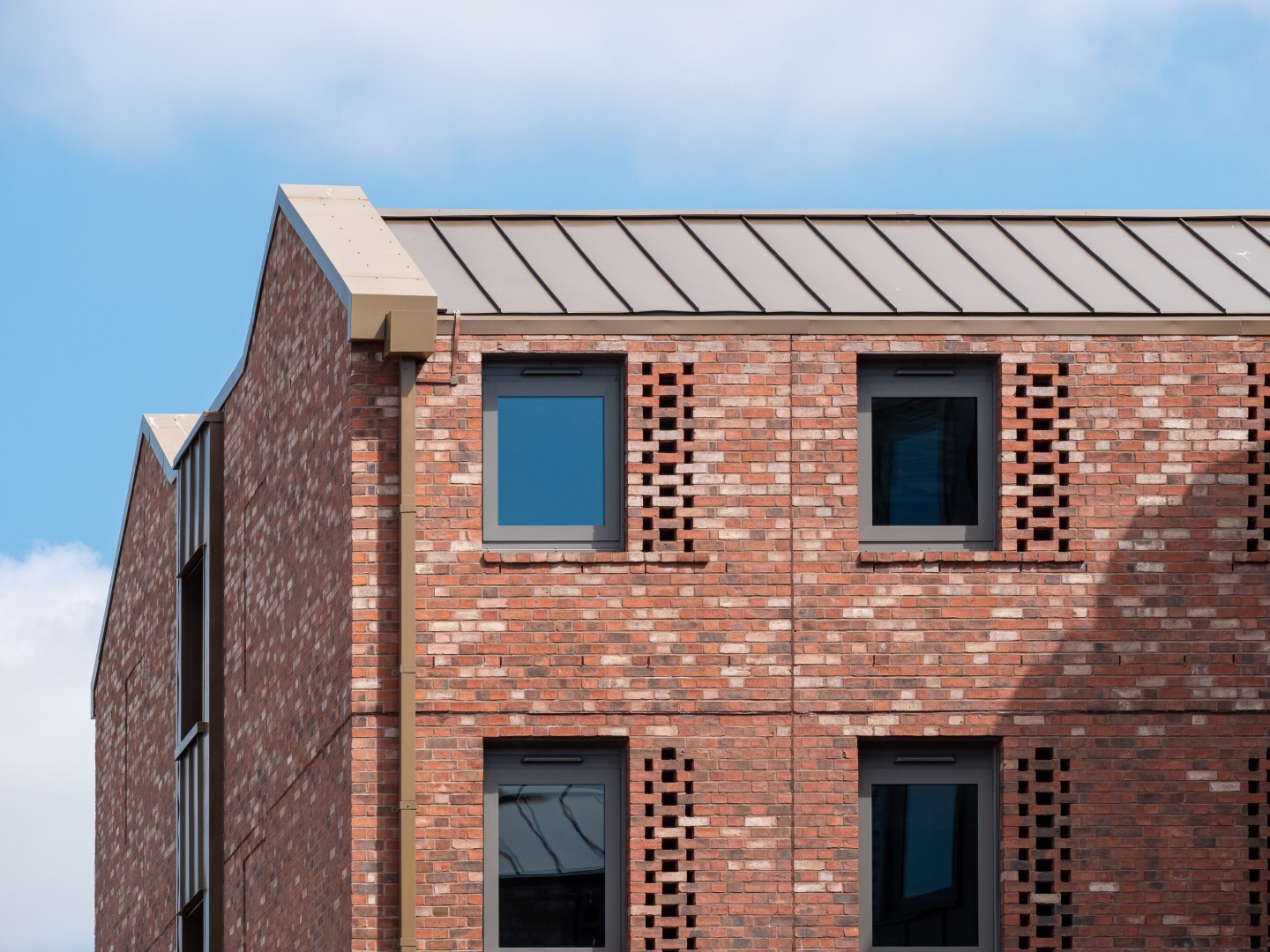 Aquilla Court Bath 2 Large