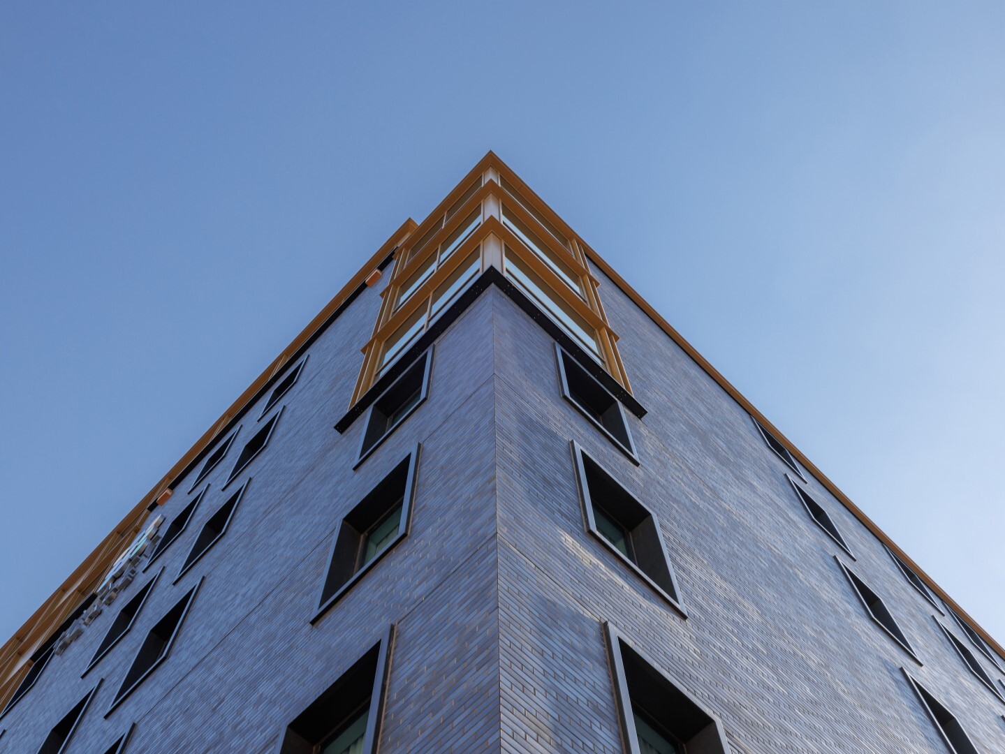 Black Lion House Whitechapel 4 Large