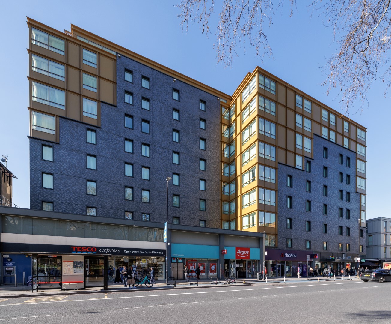 Black Lion House Whitechapel 8 Large