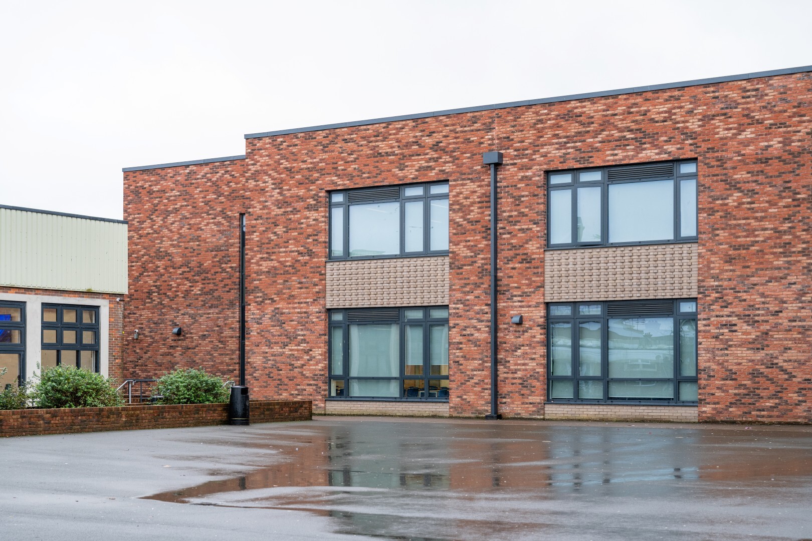Holmer Green School - Solus Brick Range