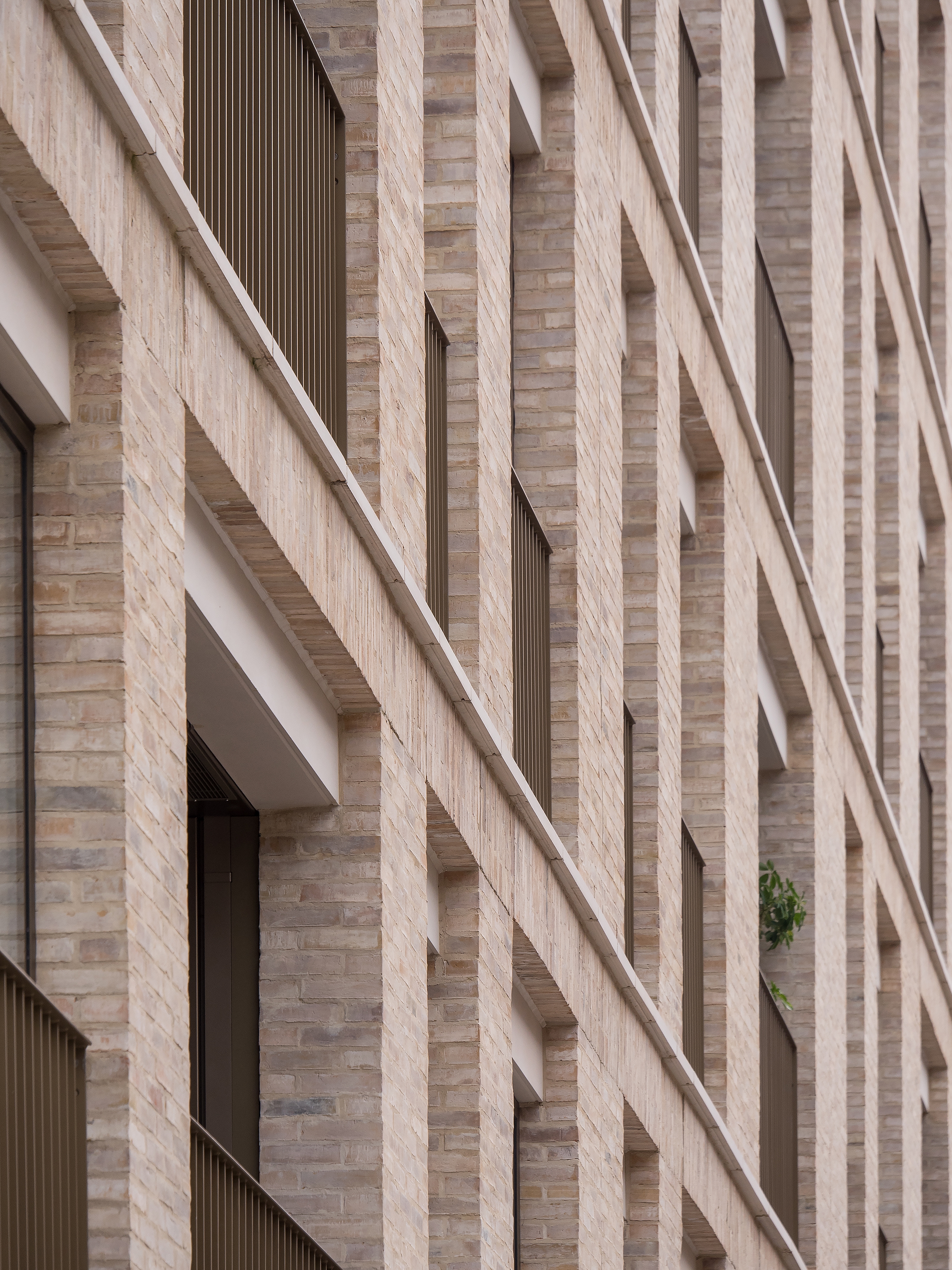 Kings Crescent - Linear Brick, Precast and Prefabricated Brick Components