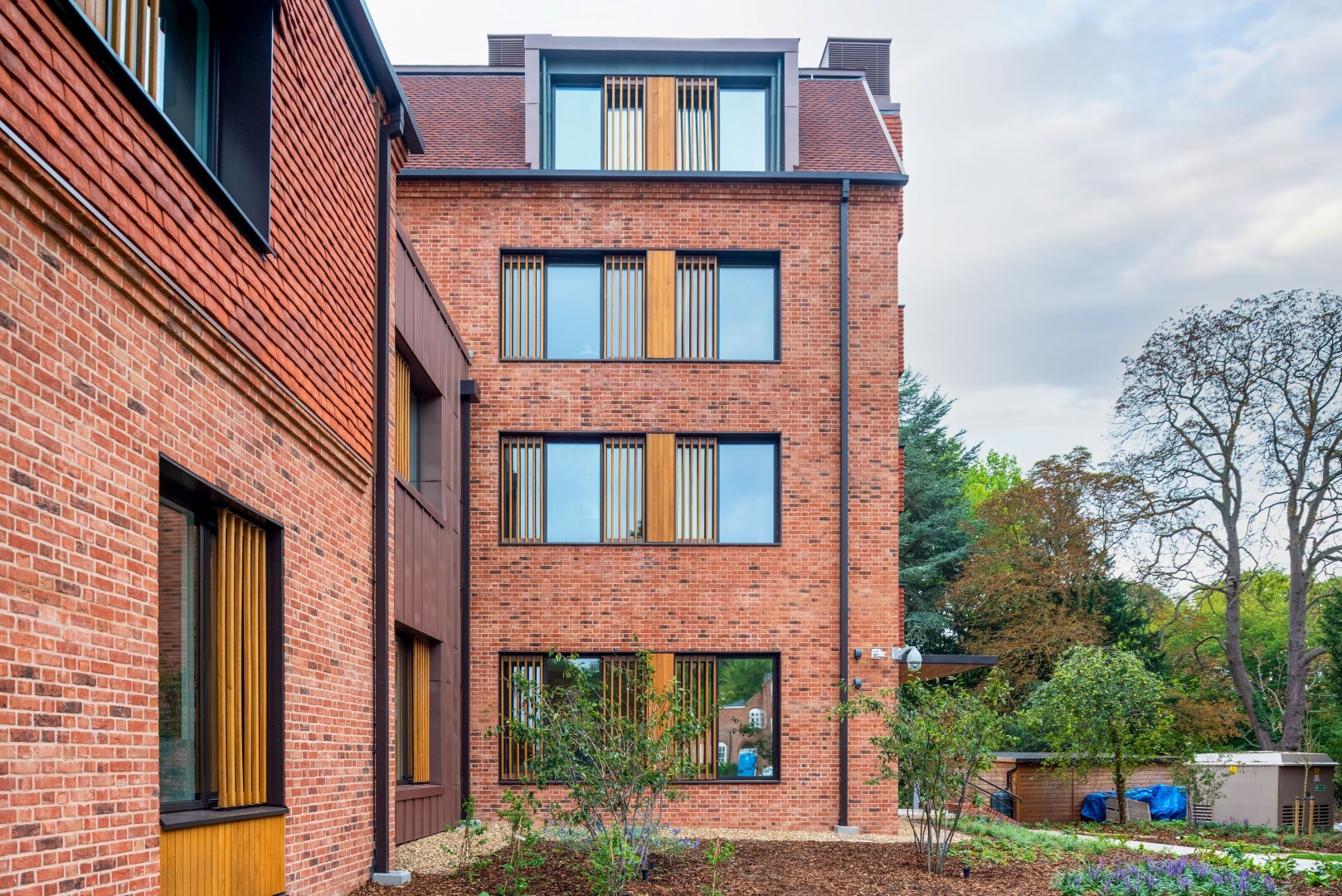 Lucy Cavendish College - Solus Range