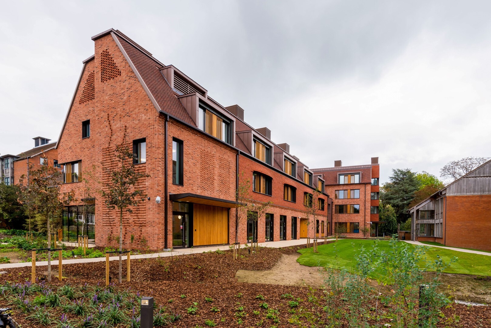 Lucy Cavendish College - Solus Range