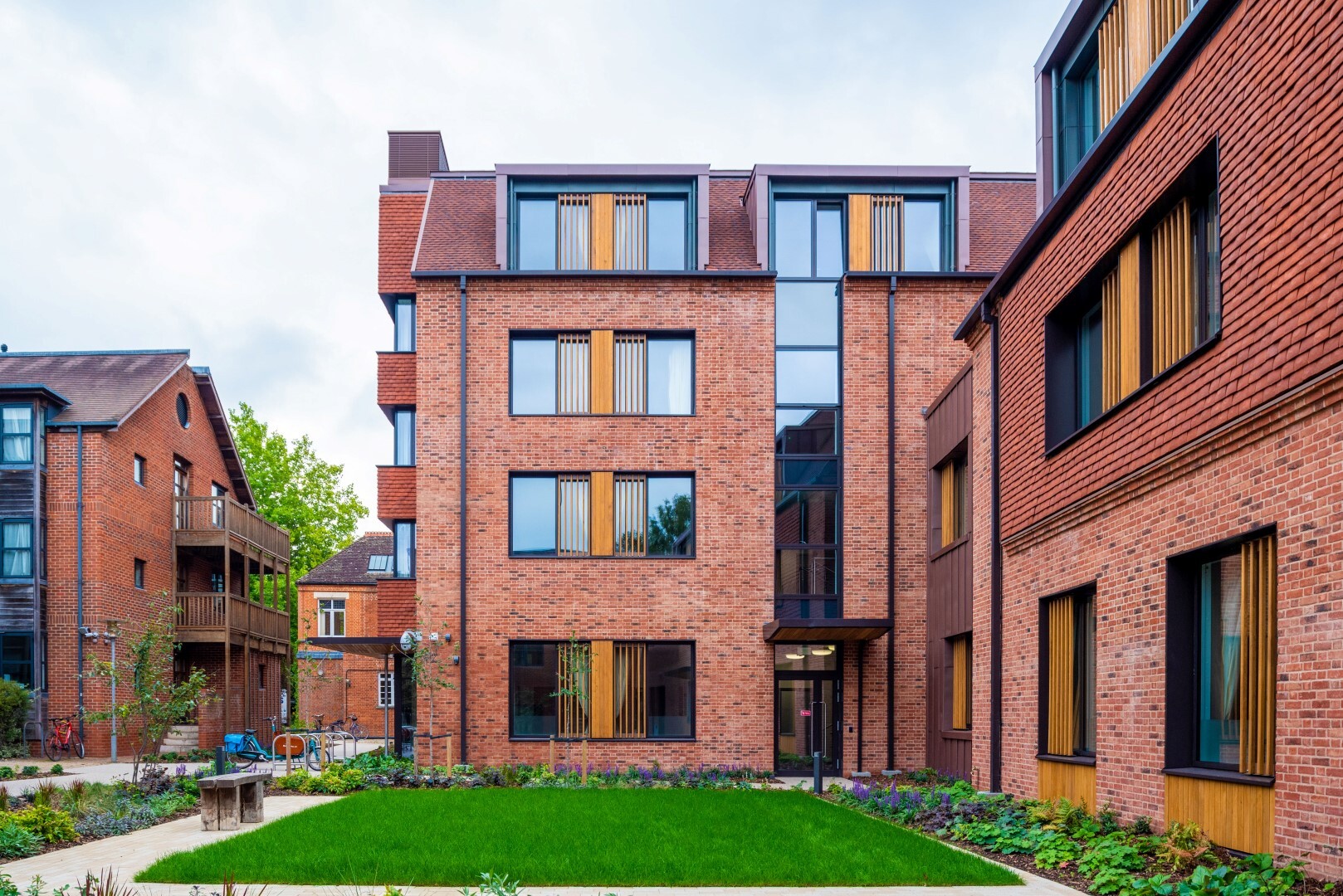 Lucy Cavendish College - Solus Range