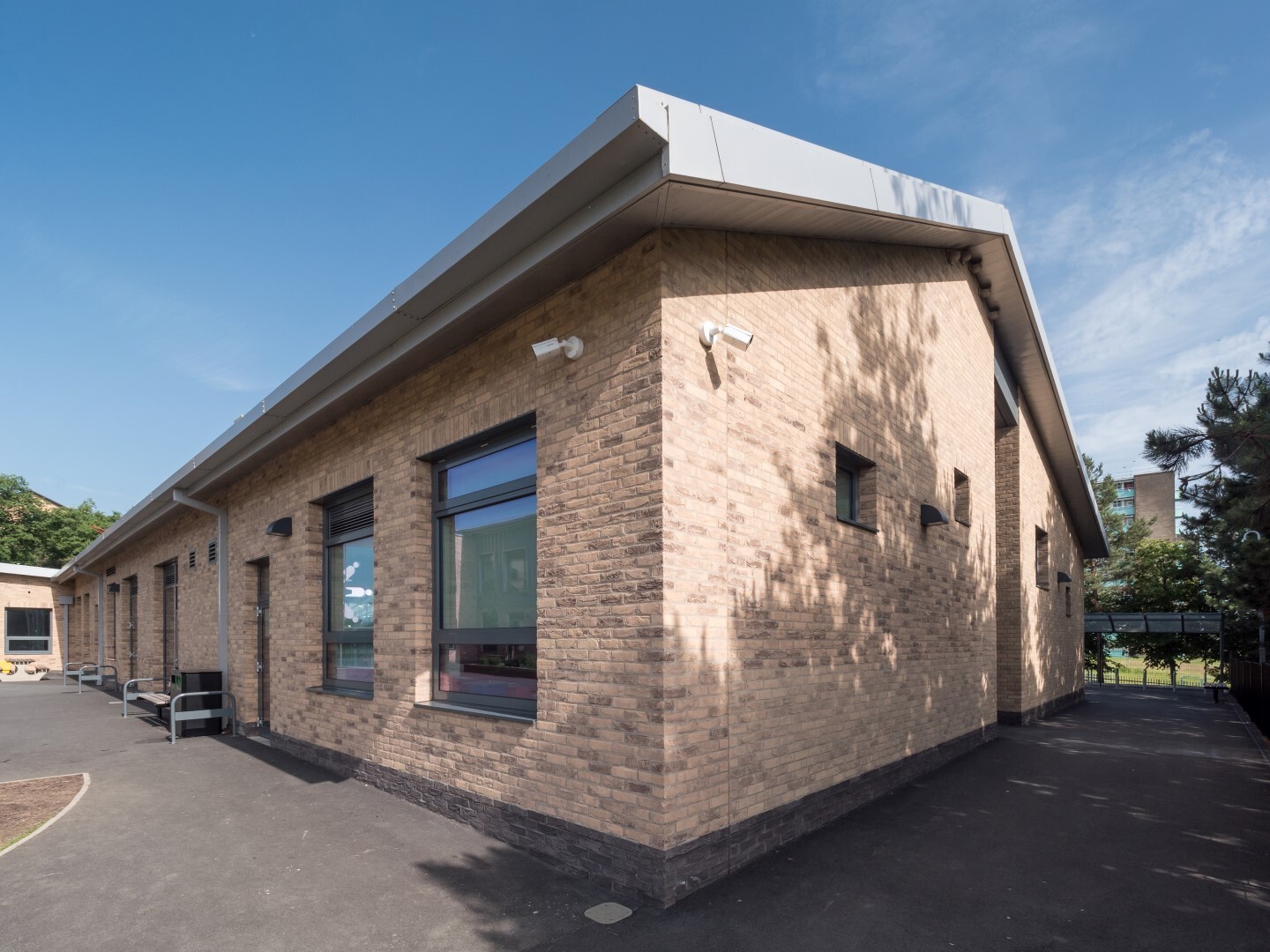 Shakespeare School - Glazed bricks