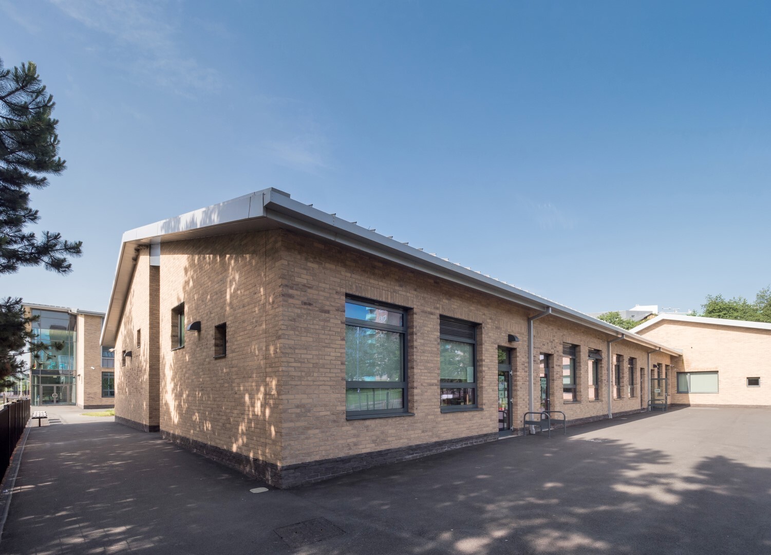 Shakespeare School - Glazed bricks