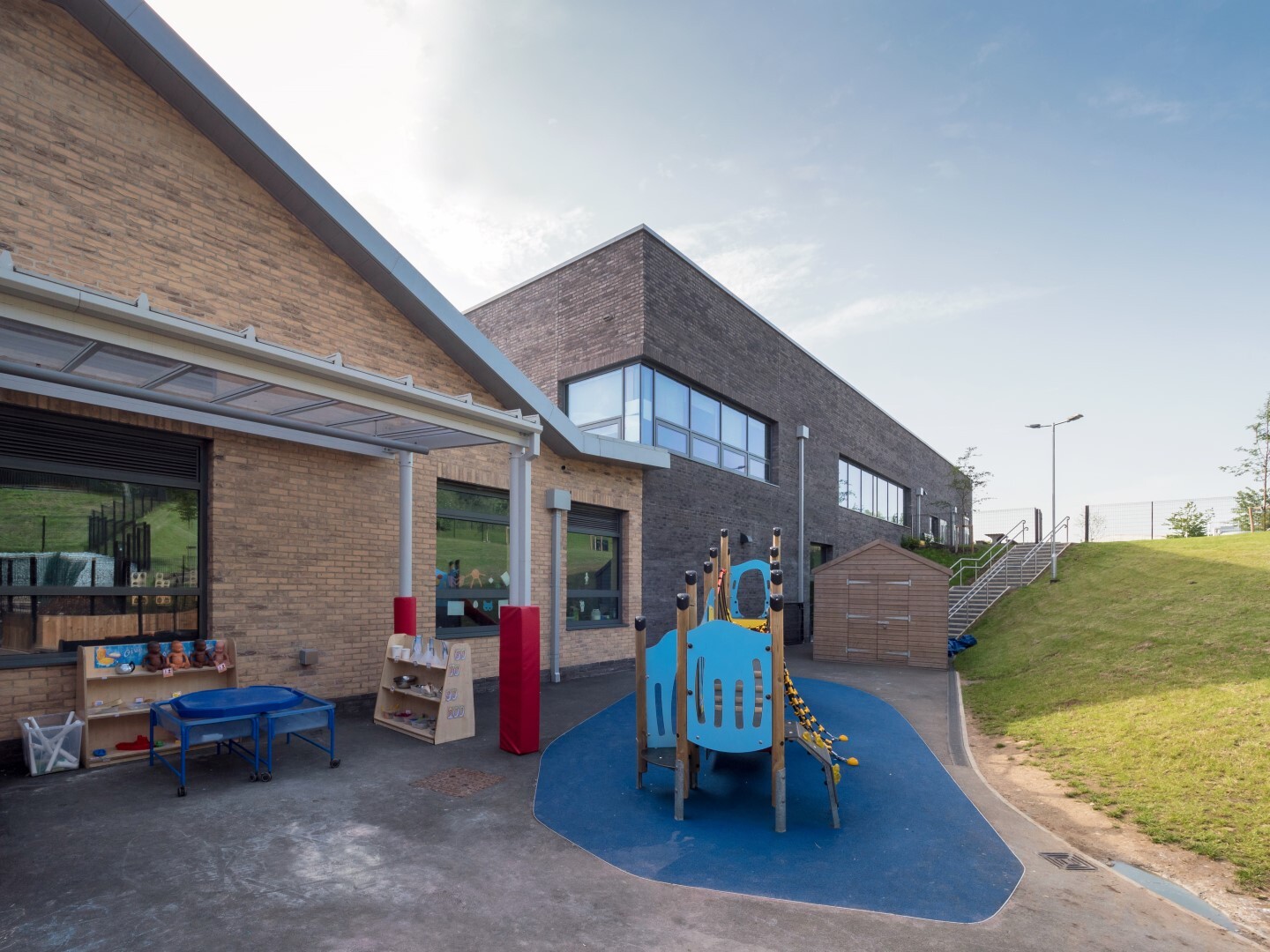 Shakespeare School - Glazed bricks