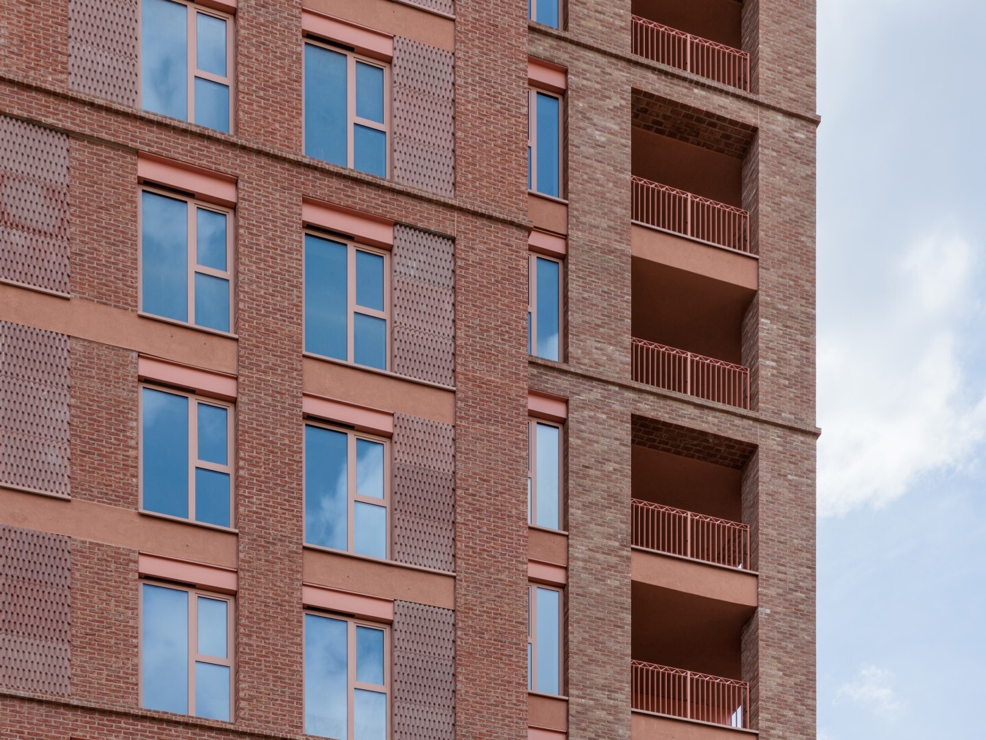 Welbourne Tottenham Hale 10 Large