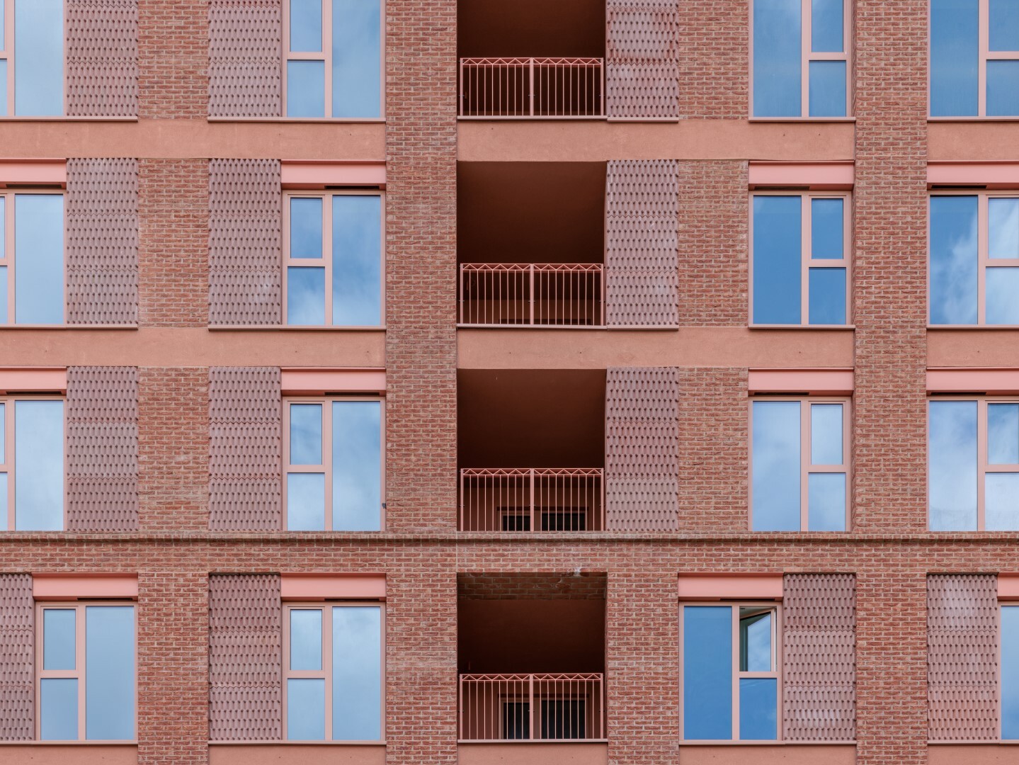 Welbourne Tottenham Hale 9 Large